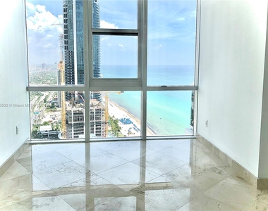 18201 Collins Ave - Photo Thumbnail 7