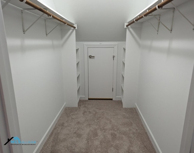 1306 Hampshire Court - Photo Thumbnail 18