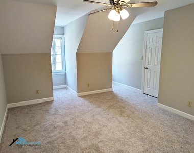 1306 Hampshire Court - Photo Thumbnail 22