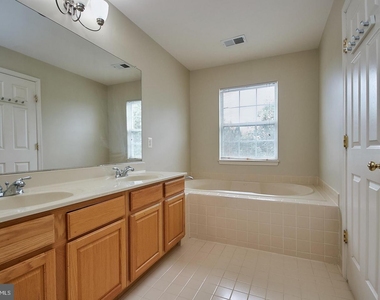 13227 Rolling Plains Court - Photo Thumbnail 5