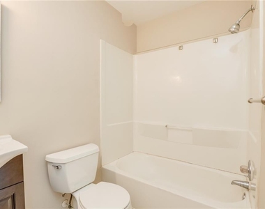 578 Peregrine Street - Photo Thumbnail 15