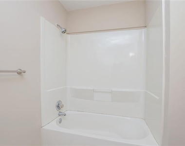 578 Peregrine Street - Photo Thumbnail 21