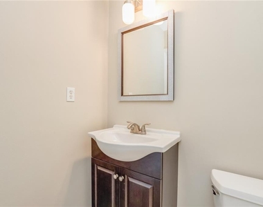 578 Peregrine Street - Photo Thumbnail 14