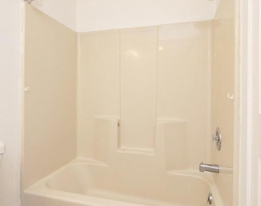 1311 Roberts Way - Photo Thumbnail 13