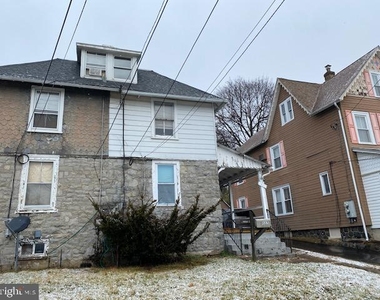 1037 Lancaster Ave - Photo Thumbnail 1