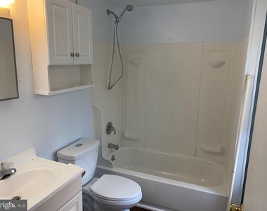 1037 Lancaster Ave - Photo Thumbnail 6