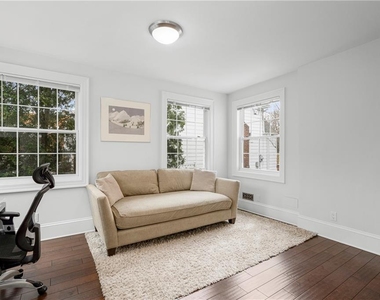 225 Larchmont Avenue - Photo Thumbnail 15