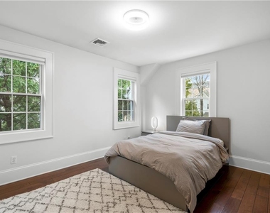 225 Larchmont Avenue - Photo Thumbnail 24