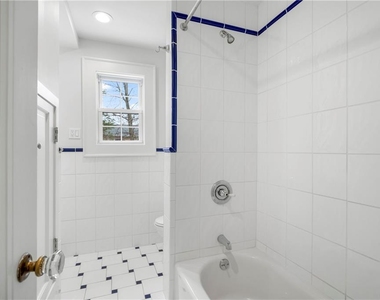 225 Larchmont Avenue - Photo Thumbnail 26