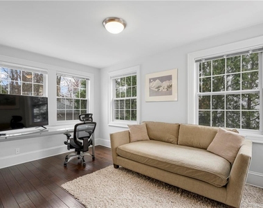 225 Larchmont Avenue - Photo Thumbnail 16