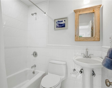 225 Larchmont Avenue - Photo Thumbnail 17