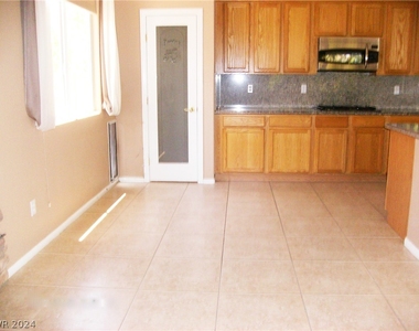 10710 Del Rudini Street - Photo Thumbnail 7