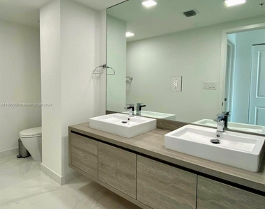 400 Sunny Isles Blvd - Photo Thumbnail 13