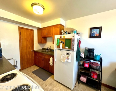 131 W Silver Spring Drive - Photo Thumbnail 6