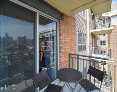 437 W Division St Unit 716 - Photo Thumbnail 17