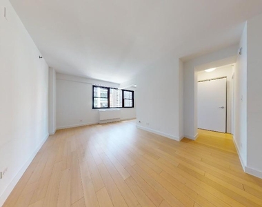 222 East 39th Street - Photo Thumbnail 2