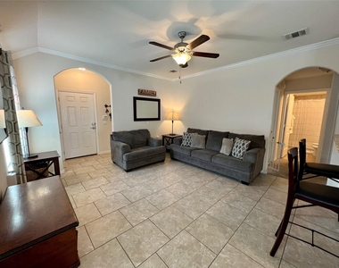 10233 Crescendo Ln - Photo Thumbnail 4