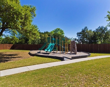 9905 Wading Pool Path - Photo Thumbnail 15