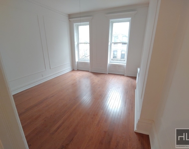 323a East 89 Street - Photo Thumbnail 5