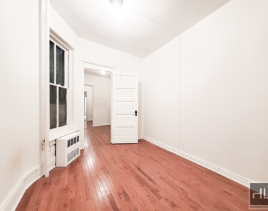 323a East 89 Street - Photo Thumbnail 1