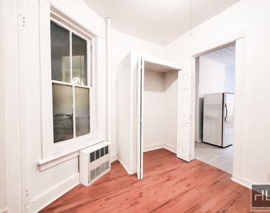 323a East 89 Street - Photo Thumbnail 2