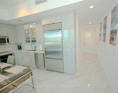 950 Brickell Bay Dr - Photo Thumbnail 16