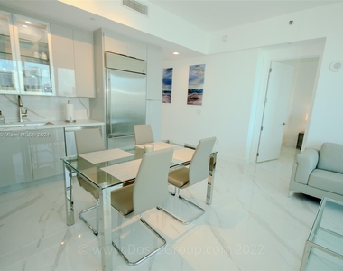 950 Brickell Bay Dr - Photo Thumbnail 4