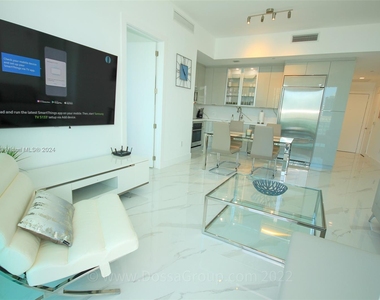 950 Brickell Bay Dr - Photo Thumbnail 11