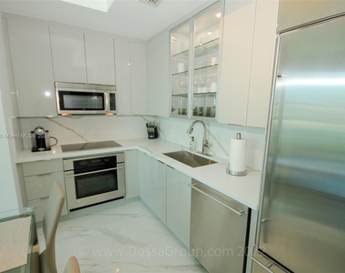 950 Brickell Bay Dr - Photo Thumbnail 15