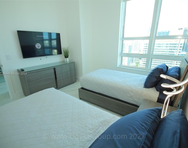 950 Brickell Bay Dr - Photo Thumbnail 38