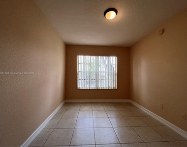 1612 Belmont Ln - Photo Thumbnail 10