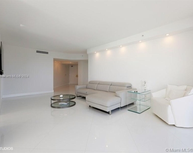 4779 Collins Ave - Photo Thumbnail 4