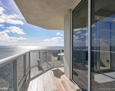 4779 Collins Ave - Photo Thumbnail 1