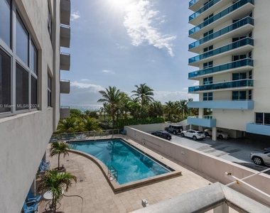 9225 Collins Ave - Photo Thumbnail 8