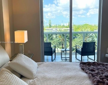 10275 Collins Ave - Photo Thumbnail 8