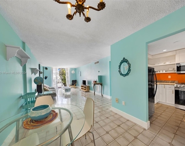 720 Collins Ave - Photo Thumbnail 13