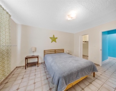 720 Collins Ave - Photo Thumbnail 20