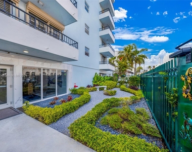 720 Collins Ave - Photo Thumbnail 26