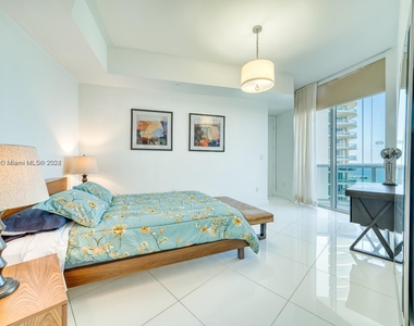 16001 Collins Ave - Photo Thumbnail 7