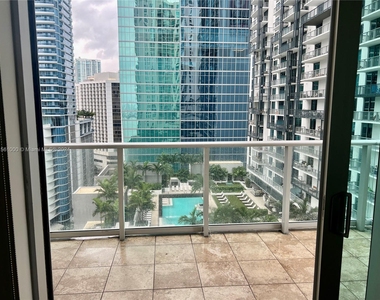 300 S Biscayne Blvd - Photo Thumbnail 3