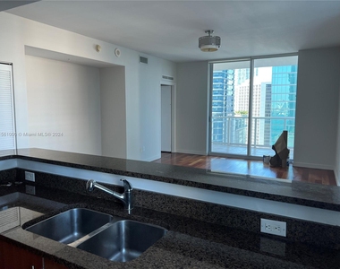 300 S Biscayne Blvd - Photo Thumbnail 5