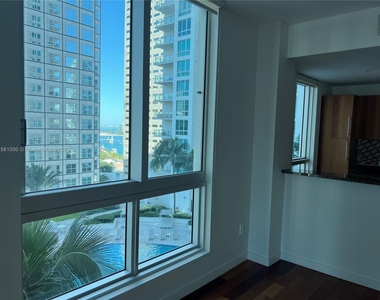 300 S Biscayne Blvd - Photo Thumbnail 7