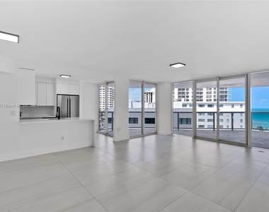 6301 Collins Ave - Photo Thumbnail 10