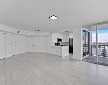 6301 Collins Ave - Photo Thumbnail 29