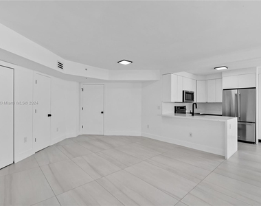 6301 Collins Ave - Photo Thumbnail 28