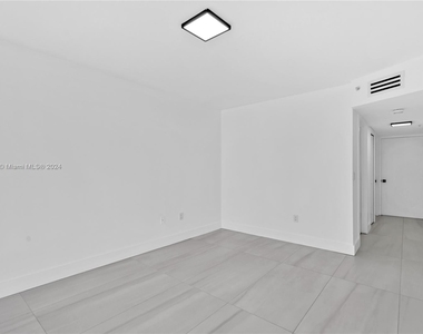 6301 Collins Ave - Photo Thumbnail 16