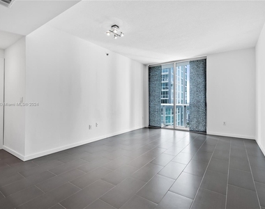 1060 Brickell Ave - Photo Thumbnail 8