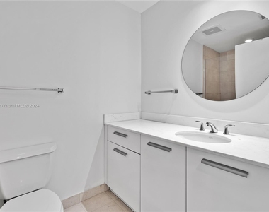 1060 Brickell Ave - Photo Thumbnail 11