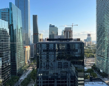 1060 Brickell Ave - Photo Thumbnail 4