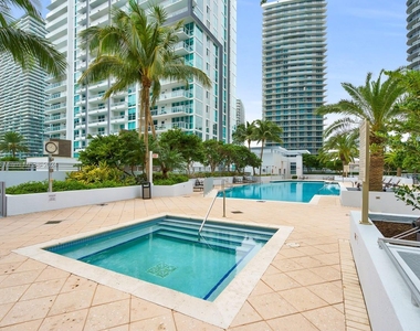 1060 Brickell Ave - Photo Thumbnail 1